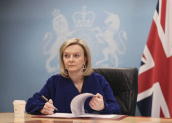 25/03/2022. London, United Kingdom.The  Foreign Minister Liz Truss, in a call with French Foreign Minister,  Le Drian Jean-Yves Le Drian. 10 Downing Street. Picture by Tim Hammond / No 10 Downing Street