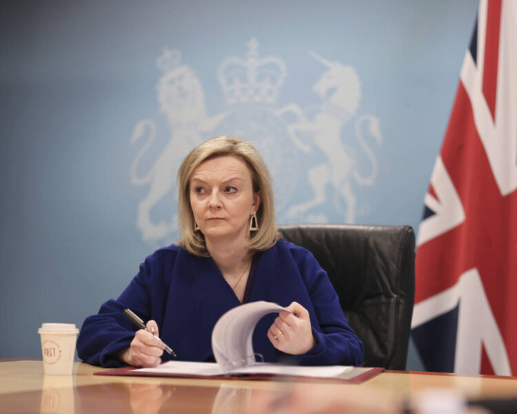 Liz Truss demite-se de primeira-ministra do Reino Unido 11 25/03/2022. London, United Kingdom.The Foreign Minister Liz Truss, in a call with French Foreign Minister, Le Drian Jean-Yves Le Drian. 10 Downing Street. Picture by Tim Hammond / No 10 Downing Street
