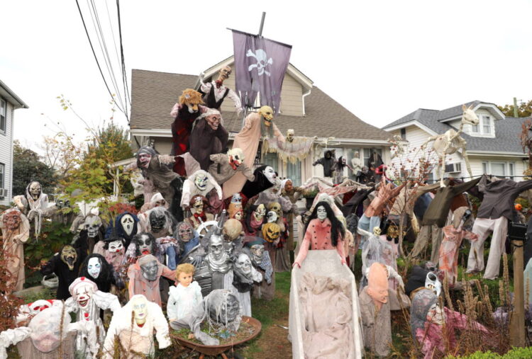 EUA. Decoração de Halloween de família portuguesa atrai milhares de visitantes 11 EUA. Decoração de Halloween de família portuguesa atrai milhares de visitantes