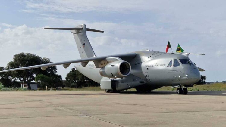 Força Aérea portuguesa apresenta primeira aeronave KC-390 produzida pela Embraer 11 Força Aérea portuguesa apresenta primeira aeronave KC-390 produzida pela Embraer