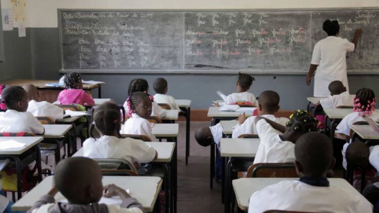 Angola. Metade dos alunos em meio rural abandonaram a escola devido à COVID-19 11 Angola. Metade dos alunos em meio rural abandonaram a escola devido à COVID-19