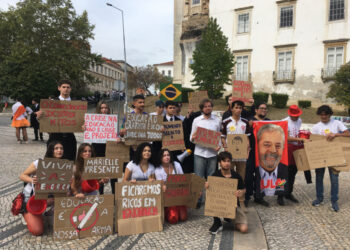Brasileiros em Coimbra protestam contra cortes na educação