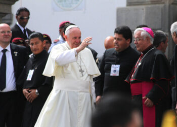 Papa denuncia "sereias do populismo" no Dia Mundial dos Pobres