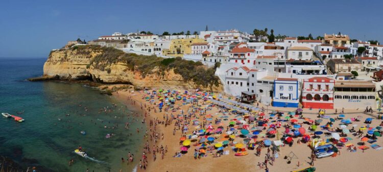 Hotéis do Algarve precisam de mais oito mil trabalhadores até finais de 2023 11 Hotéis do Algarve precisam de mais oito mil trabalhadores até finais de 2023