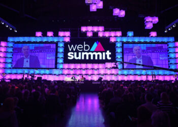 7 November 2018; Tony Blair, Former UK Prime Minister, and Karen Tso, Anchor, Squawk Box, CNBC, on Centre Stage during day two of Web Summit 2018 at the Altice Arena in Lisbon, Portugal. Photo by David Fitzgerald/Web Summit via Sportsfile