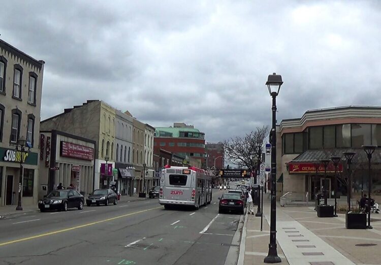 Canadá. Luso-canadianos Martin Medeiros e Paul Vicente foram reeleitos, em Brampton, nas eleições municipais do Ontário.