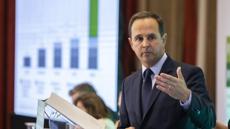 Medina admite corrigir atualização das pensões se inflação em novembro subir