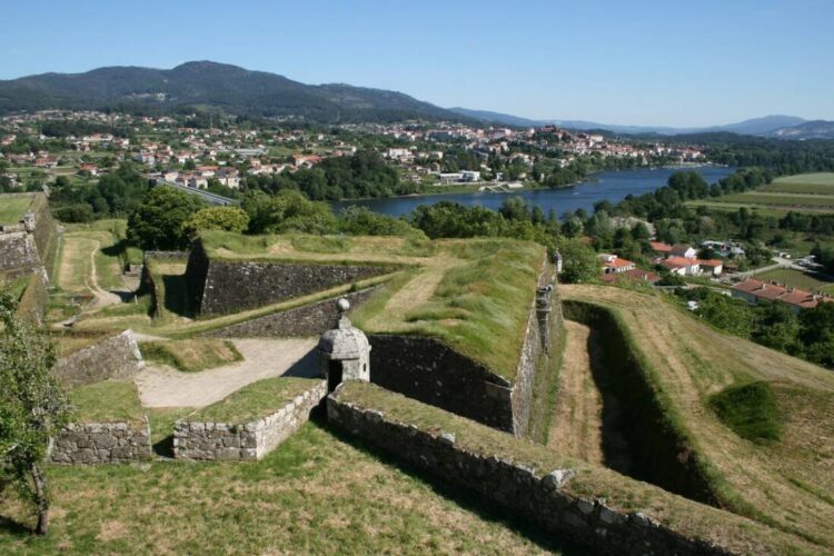 “Valença, Viver Sem Fronteiras”, nova marca do Município de Valença 11 “Valença, Viver Sem Fronteiras”, nova marca do Município de Valença