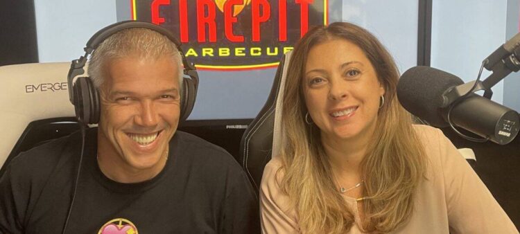 Portugueses com rádio de "corações" nos Estados Unidos 11 Portugueses com rádio de "corações" nos Estados Unidos