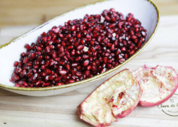 Clara de Sousa diz-nos como retirar bagos da romã