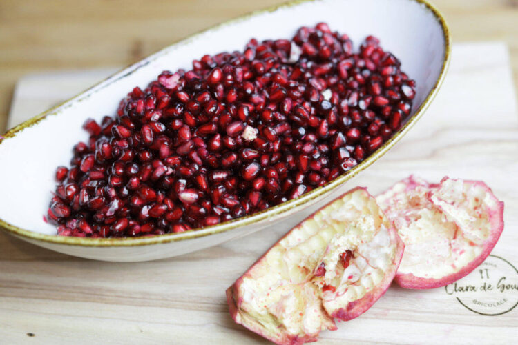 Clara de Sousa diz-nos como retirar bagos da romã