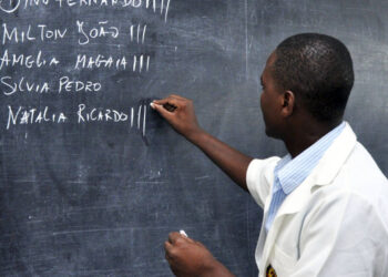Moçambique. Professores ameaçam boicotar exames a partir de terça-feira