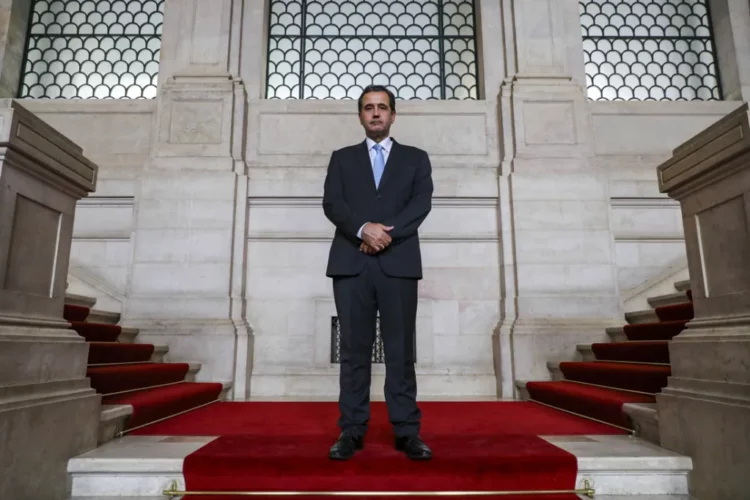 CCP pede “medidas urgentes” sobre ordenados dos trabalhadores consulares de Portugal no Brasil