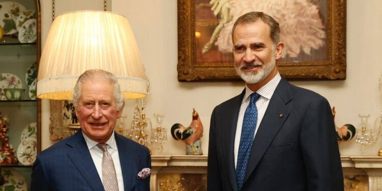O encontro surpresa de Carlos III de Inglaterra com Felipe VI de Espanha 11 Carlos III de Inglaterra com Felipe VI de Espanha