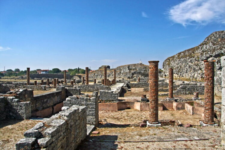 Governo vai contratar 74 vigilantes e 40 conservadores para Património Cultural