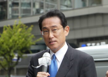 Primeiro-ministro do Japão demite terceiro ministro num mês