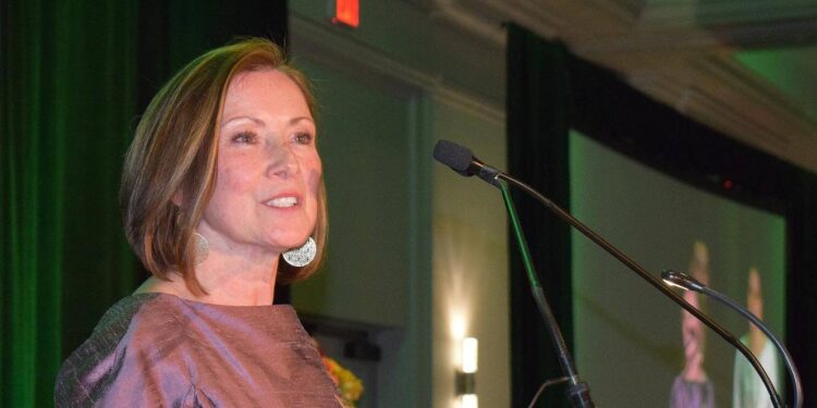 USA. Mulher luso-americana à frente de uma das empresas mais caridosas de Massachusetts 11 Gilda M. Nogueira East Cambridge Savings Bank