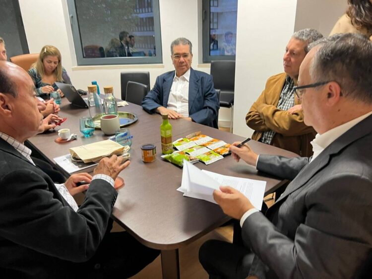 Frente Nacional de Prefeitos assina parceria entre Brasil e Portugal