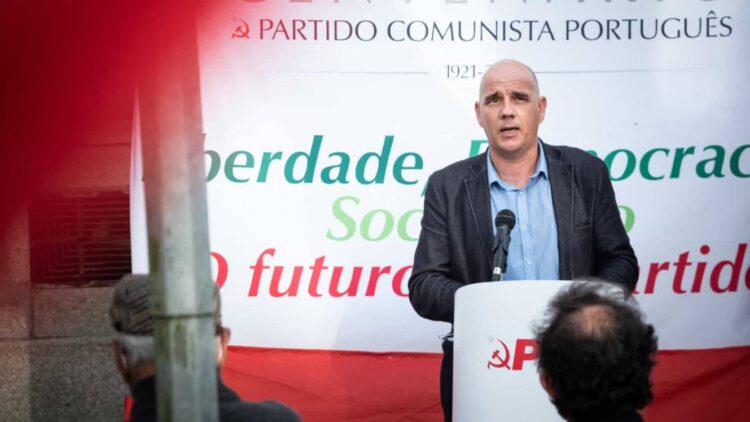 Raimundo diz "até já" a Jerónimo e alerta que "há quem salive" pelo fim do PCP 11 Raimundo diz "até já" a Jerónimo e alerta que "há quem salive" pelo fim do PCP