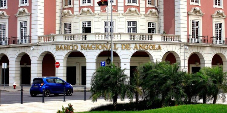 Angola. Especialista admite falência de mais instituições bancárias angolanas devido a gestão “imprudente” 11 banco nacional Angola