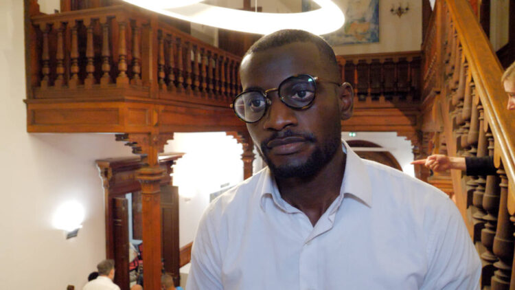 Discriminação de deputado franco-angolano "choca" comunidade lusófona em França 11 Discriminação de deputado franco-angolano "choca" comunidade lusófona em França