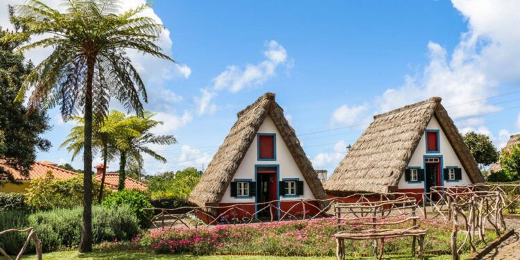 Aeroportos da Madeira registaram aumento de 134% no movimento de passageiros 11 casa tipca ilha da madeira