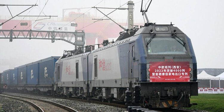Expresso ferroviário China-Europa em Shaanxi supera 4.000 viagens em 2022 11 comboio china