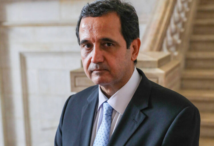 Comunidades querem mais atenção do Estado português aos problemas dos emigrantes 11 Comunidades querem mais atenção do Estado português aos problemas dos emigrantes