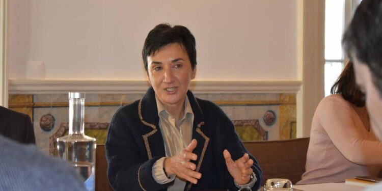 Comerciantes e exportadores de vinhos pedem demissão da ministra da Agricultura 11 Comerciantes e exportadores de vinhos pedem demissão da ministra da Agricultura