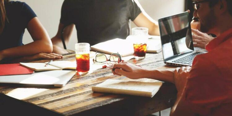 PS pede ao Governo para reforçar o Ensino de Português no Estrangeiro 11 PS pede ao Governo para reforçar o Ensino de Português no Estrangeiro