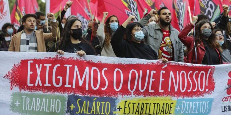 Salários. Gozar com quem realmente trabalha 11 salarios jornalistas