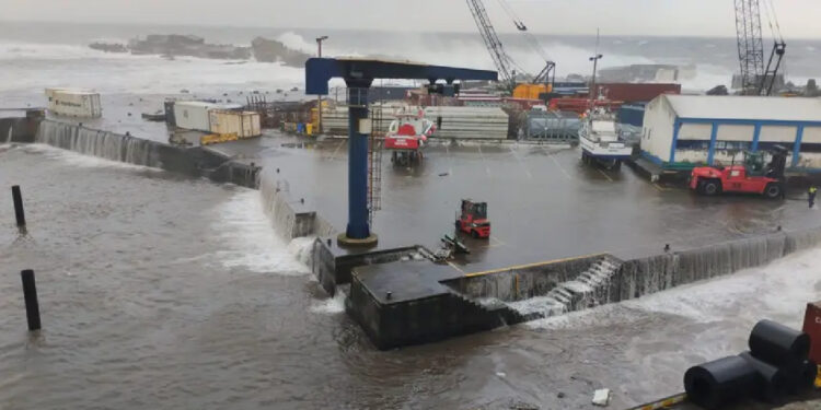 Governo dos Açores assegura abastecimento às Flores apesar de encerramento do porto 11 Açores
