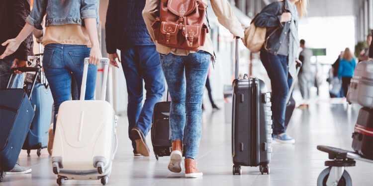 Imigrantes residentes em Portugal são mais jovens do que a população portuguesa 11 IMIGRANTE