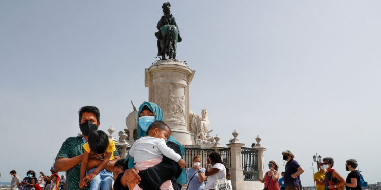 Contribuições de imigrantes para a segurança social aumentam para recorde de 1200 milhões de euros 11 imigrantes