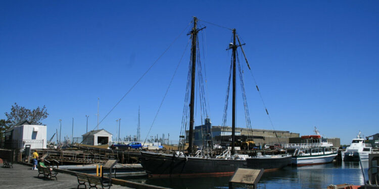 EUA. New Bedford dá boas-vindas à escuna Ernestina 11 EUA