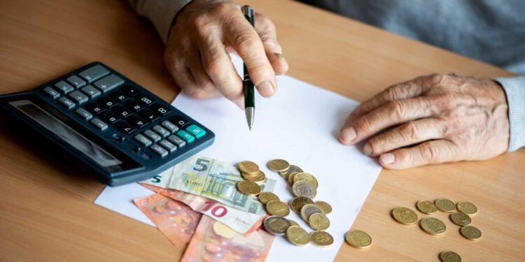 Pensionistas recebem aumento até 4,83% a partir de janeiro 11 Pensionistas