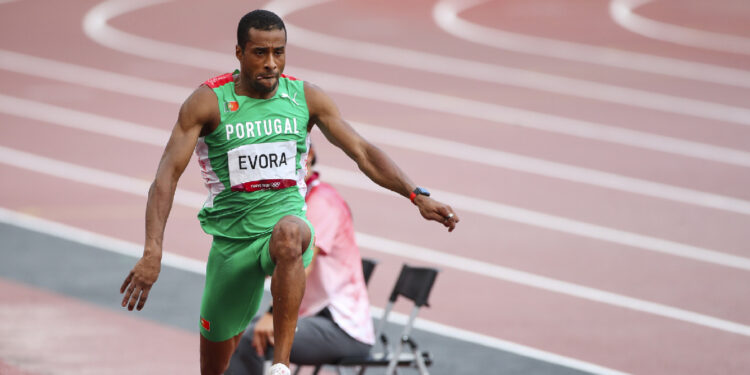 Nelson Évora "feliz e concretizado" com carreira após homenagem do COP 11 Nelson