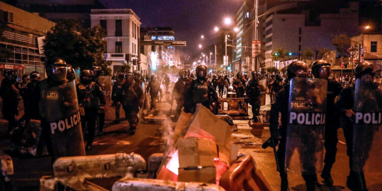 Peru. Centenas de turistas retidos por causa da crise política 11 Peru