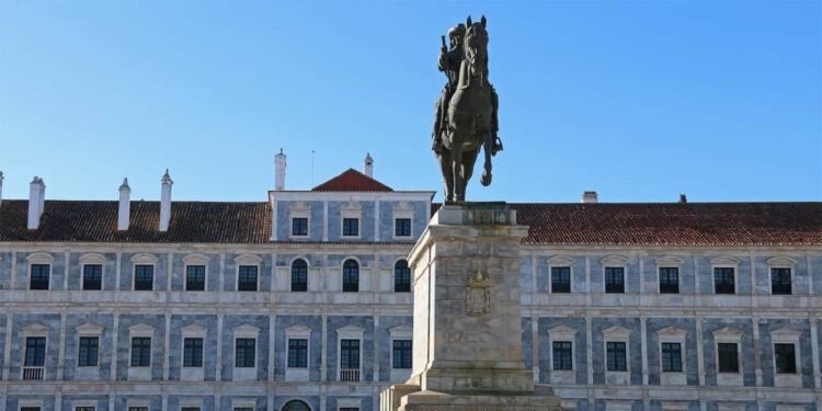 A incorporação da árvore e do Pai Natal em Portugal foi impulsionada pelo rei D. Fernando II 11 natal