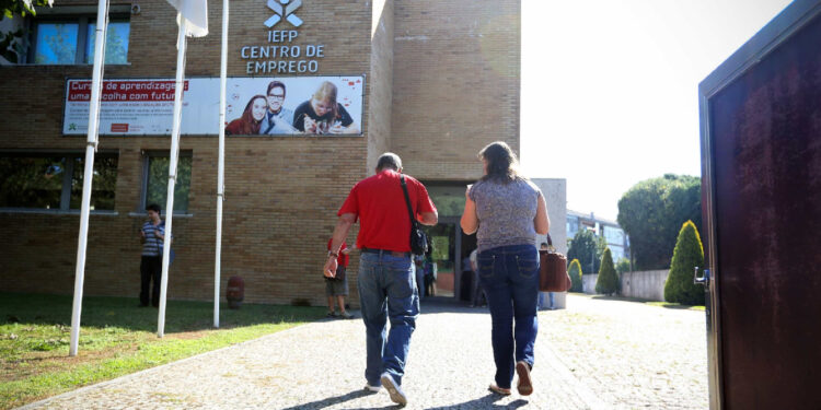 Estrangeiros a trabalhar em Portugal? IEFP recebeu 144 mil inscrições 11 iepf