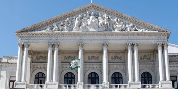 Partido Socialista negou que tenha havido uma desvalorização do ensino do português no estrangeiro nas últimas décadas 11 parlamento