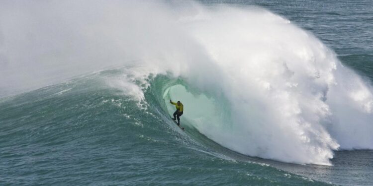Brasileiro Márcio Freire é a primeira vítima mortal do "canhão" de ondas da Nazaré 11 Brasileiro Márcio Freire