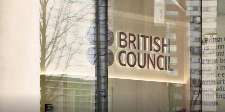 O Banco Santander e o British Council vão oferecer 100 bolsas para estudar inglês no Reino Unido no próximo verão 11 British Council