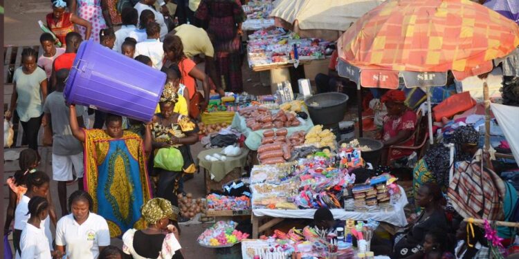 Guiné-Bissau. Ministro da Administração Territorial quer vendedores fora dos passeios até terça-feira 11 Guiné-Bissau. Ministro da Administração Territorial quer vendedores fora dos passeios até terça-feira