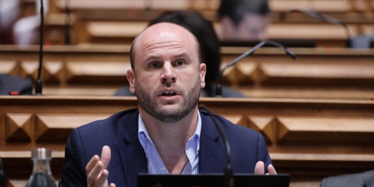 Miguel Iglésias enaltece modernização e aumento dos serviços consulares 11 Miguel Iglésias