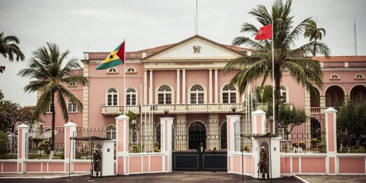 São Tomé e Príncipe. Governo pede apoio da UE para aplicar recomendações de relatório sobre eleições 11 São Tomé e Príncipe. Governo