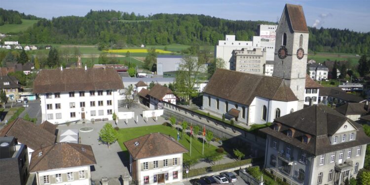 Suíça. Português morre após atirar-se para rio durante fuga à polícia 11 Schöftland, na Suíça