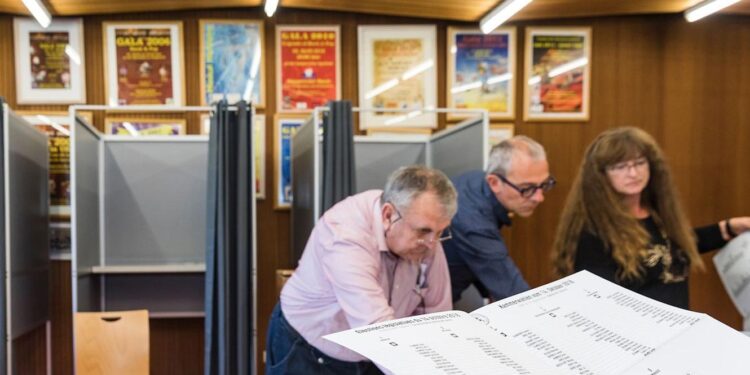 Luxemburgo. Residentes estrangeiros devem inscrever-se nos cadernos eleitorais para as Eleições Comunais. 11 cadernos eleitorais para as Eleições