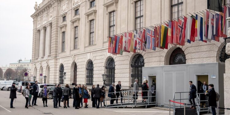 Austria. Verniz estalou em Viena. “Vão-se f....”, disse deputado da Letónia à delegação russa 11 Austria