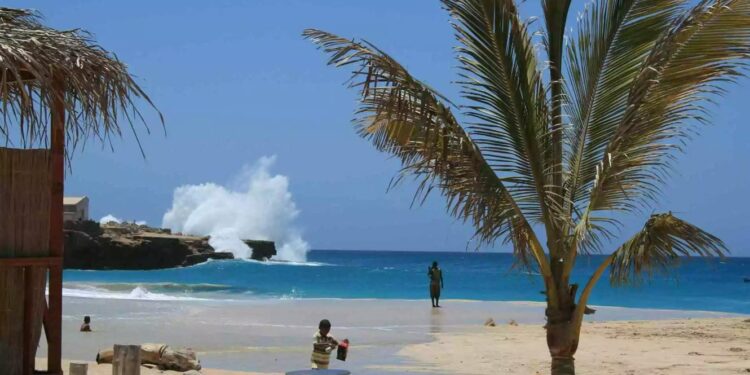 Cabo Verde. Remessas enviadas por imigrantes caíram mais de 11% em nove meses 11 Cabo Verde